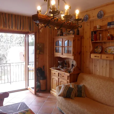 アパート La Pineta Di Giove - Casa Lory カンポ・ディ・ジョーヴェ